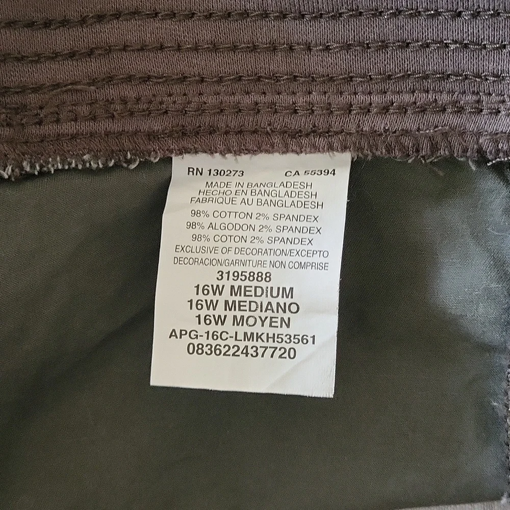 Lee relaxed fit army green Capri pants Size 16W - Picture 8 of 8